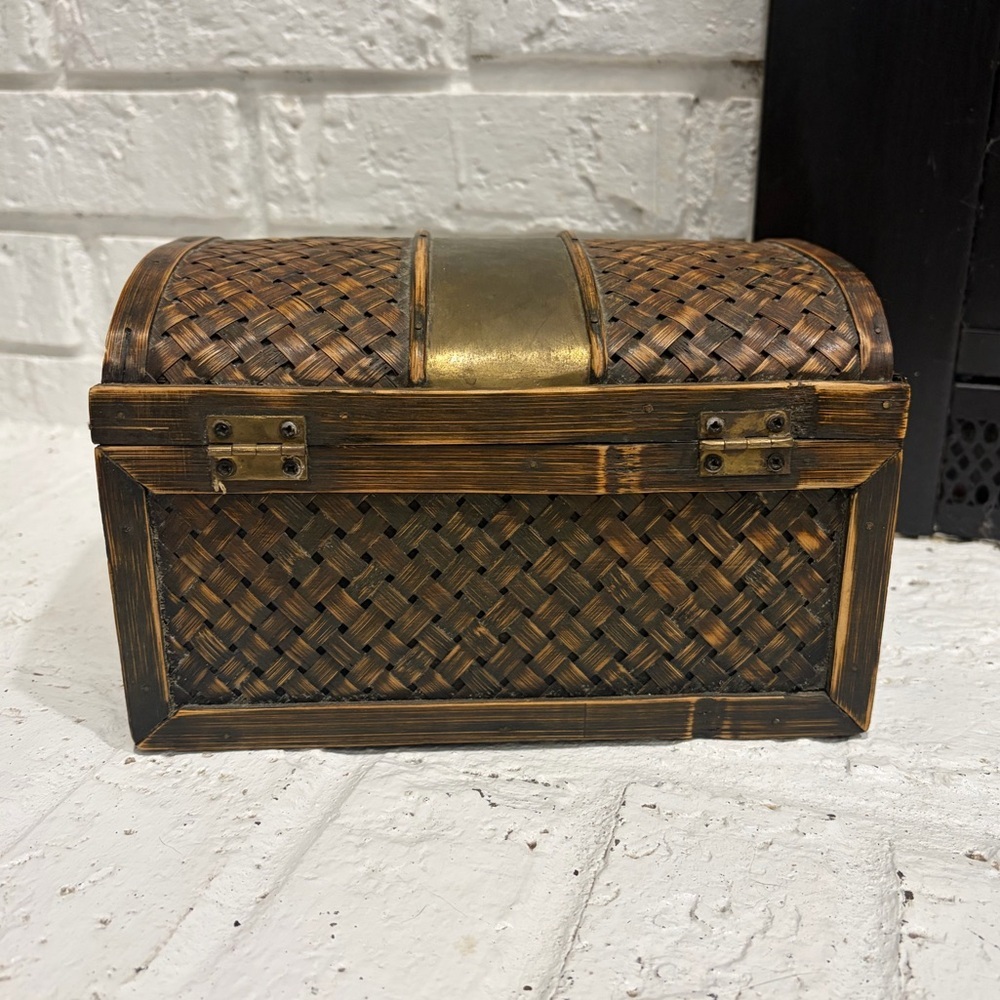 Woven Wood and Brass like Accent Treasure Chest - Picture 6 of 7